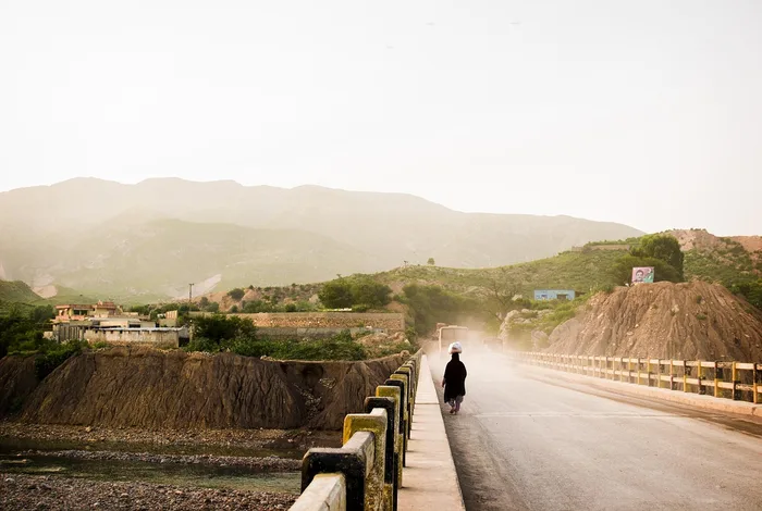 Dağlık kırsal yol ve vadi
